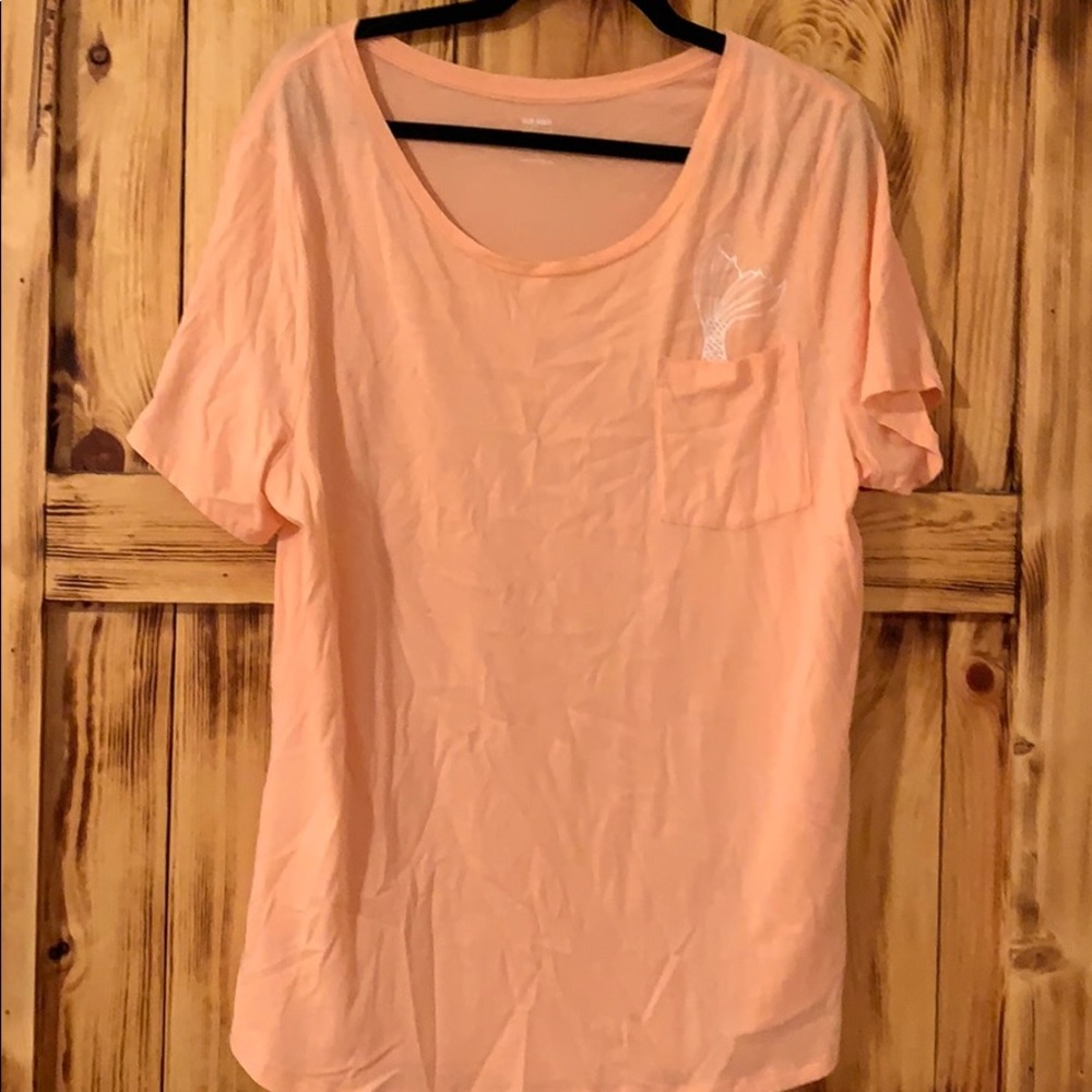 Old navy t shirt